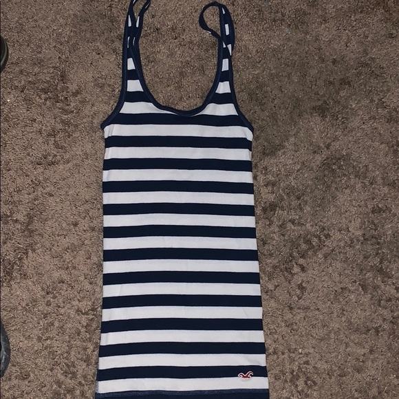 Hollister tank top. 💙🤍 - Picture 4 of 5